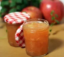 Apfel-Honig-Zimt-Marmelade auf Toast
