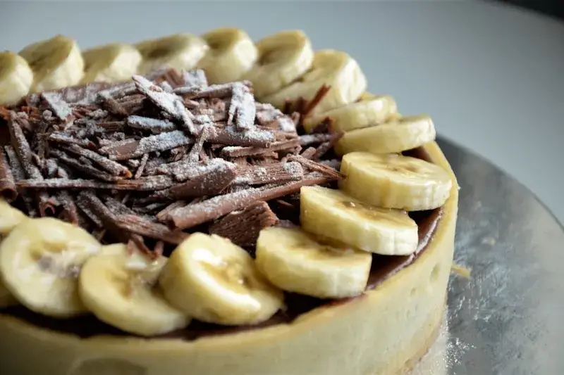 Schoko-Bananen-Torte mit Bananenscheiben