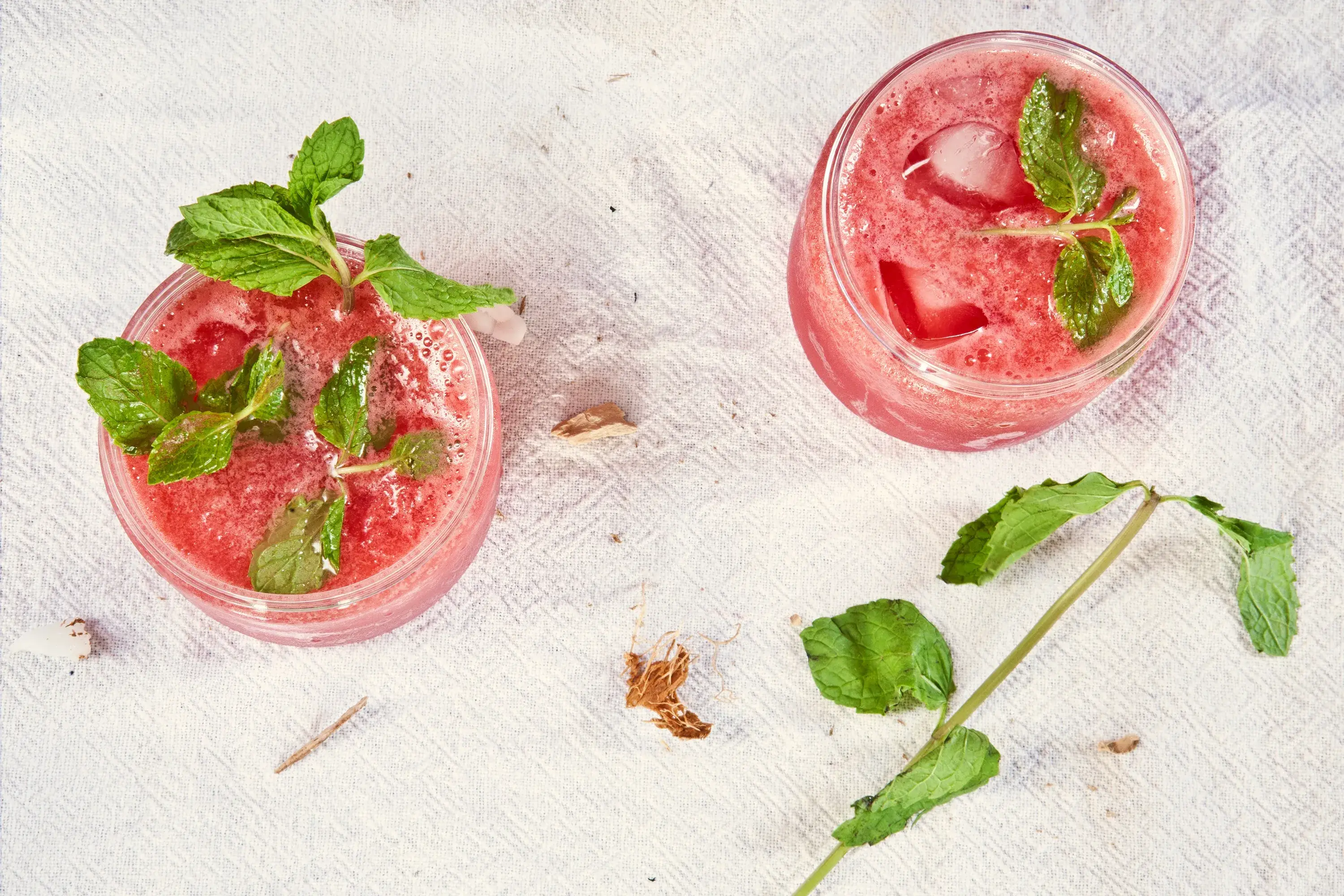 Erfrischende Eistee-Rezepte ohne Zucker